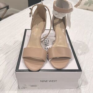New light natural color Nine West Izzy3 size 9.5M